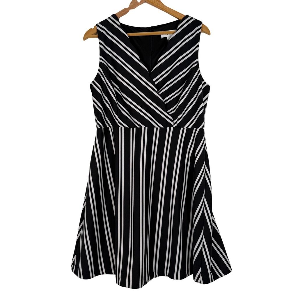 Elle Dress Womens 12 Black White Striped Sleeveless Surplice V-Neck Fit & Flare